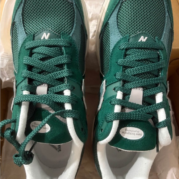 New Balance Green Athletic Shoes New In Box Men’s Size 9 - Picture 2 of 7